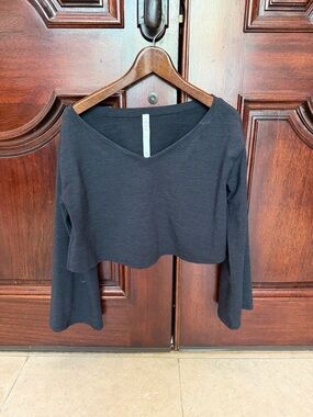 lululemon athletica Black V-Neck Cropped Long-Sleeve Top